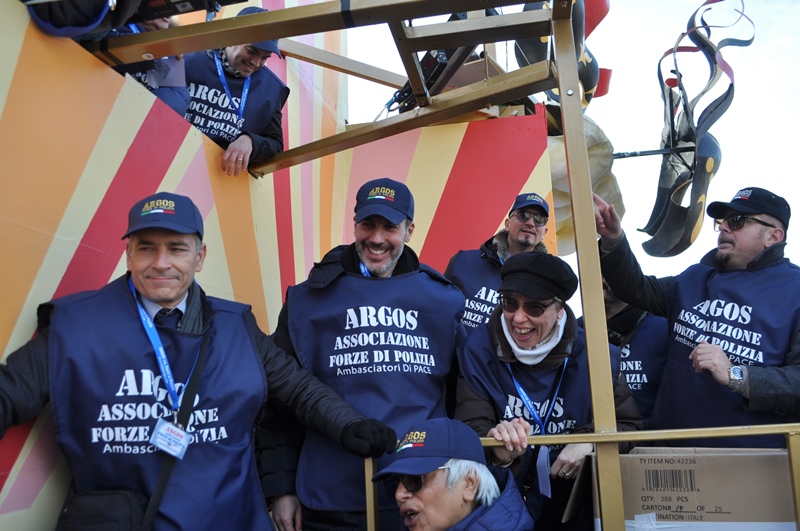 FANO - Pesaro Urbino - Marche. La delegazione ARGOS Associazione Forze di Polizia al Gemellaggio Una Grassa Domenica e Carnevale di Fano