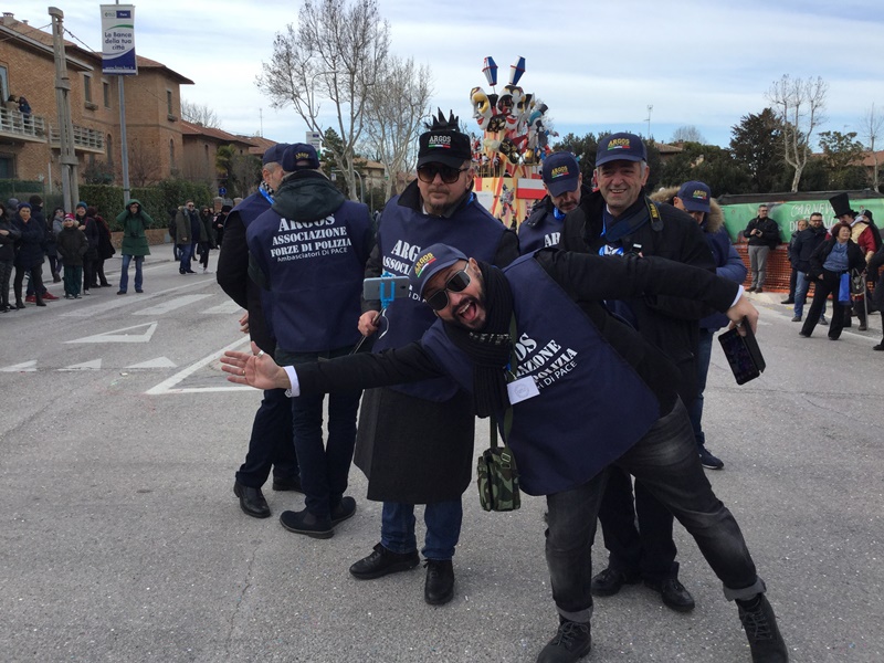 FANO - Pesaro Urbino - Marche. La delegazione ARGOS Associazione Forze di Polizia per il Gemellaggio con Una Grassa Domenica e Carnevale di Fano