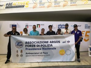 La delegazione dell'Associazione ARGOS Forze di POLIZIA al ritiro del kit gara presso il Villaggio Sportivo al Foro Italico 