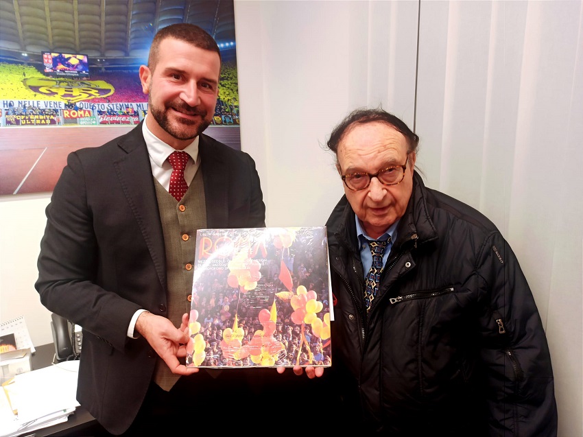 EZIO LUZZI consegna A.S. ROMA disco vinile - ARGOS Soccer TEAM Forze di POLIZIA